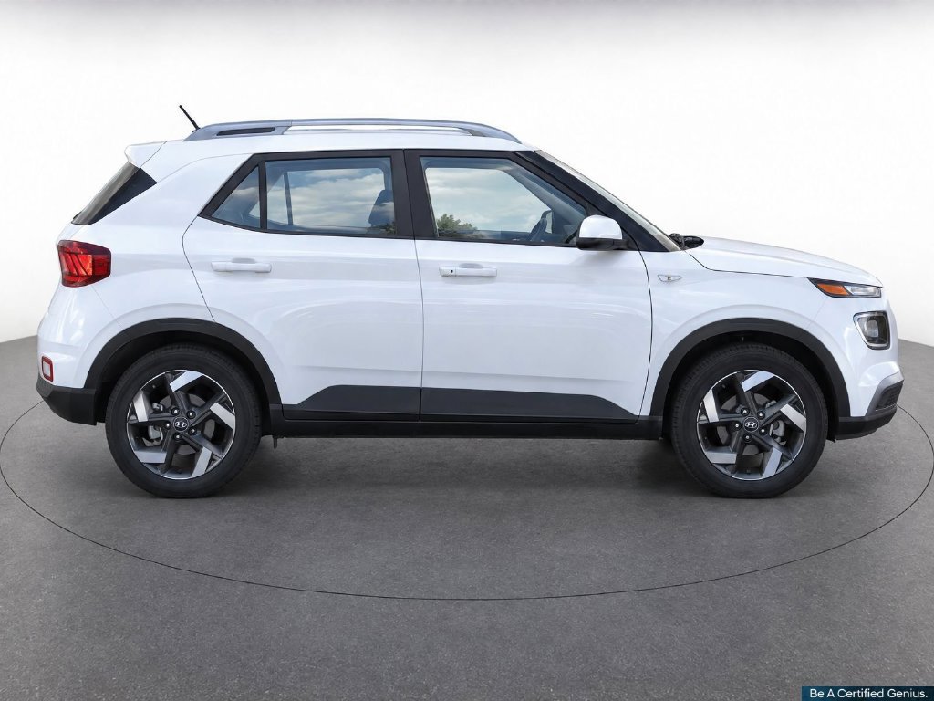 Certified 2025 Hyundai Venue SEL FWD image 11