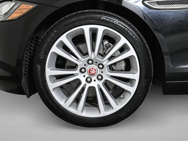Used 2020 Jaguar XF Premium AWD/4WD image 24