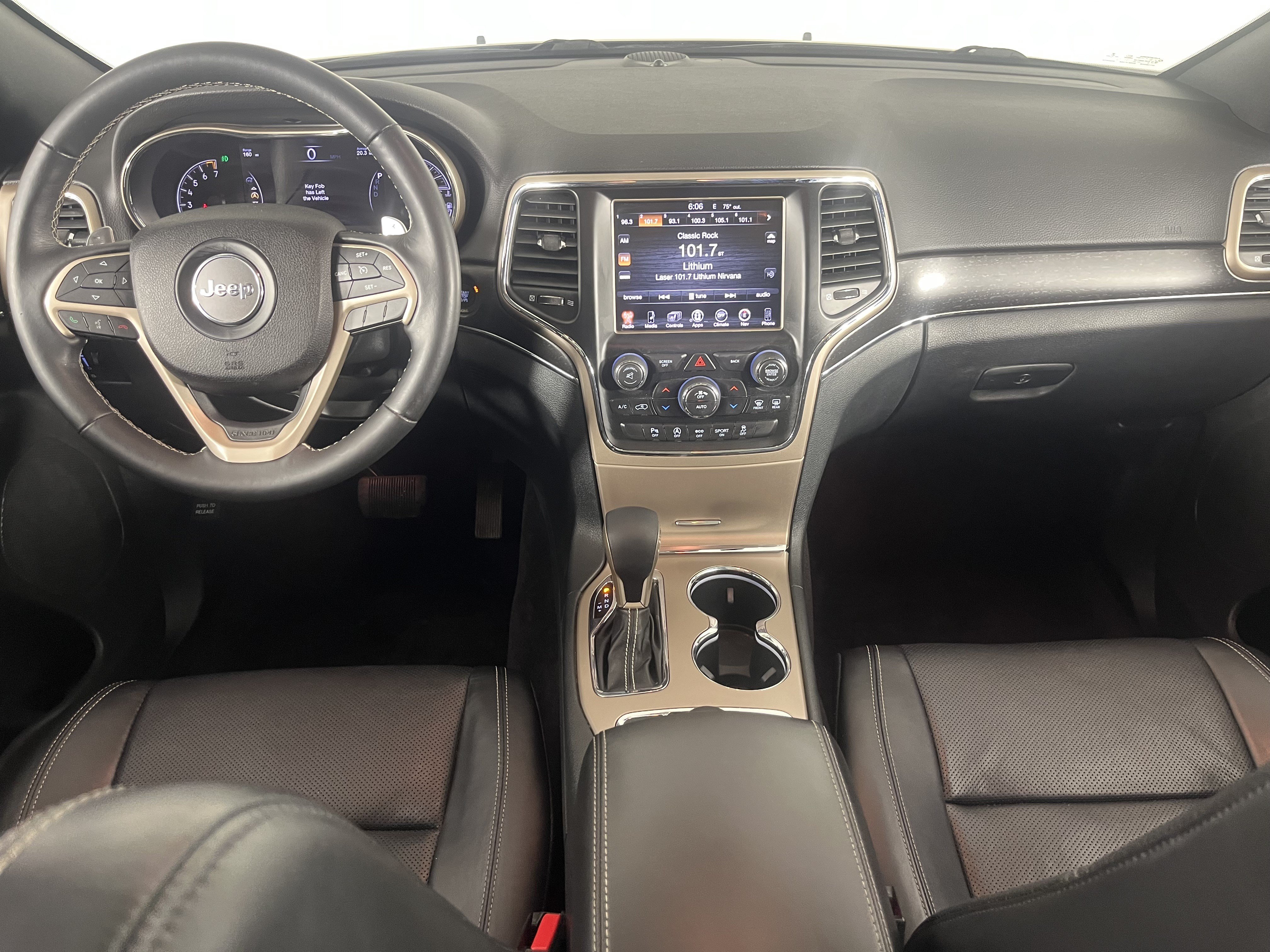 Used 2016 Jeep Grand Cherokee Limited w/ Luxury Group II AWD/4WD image 10