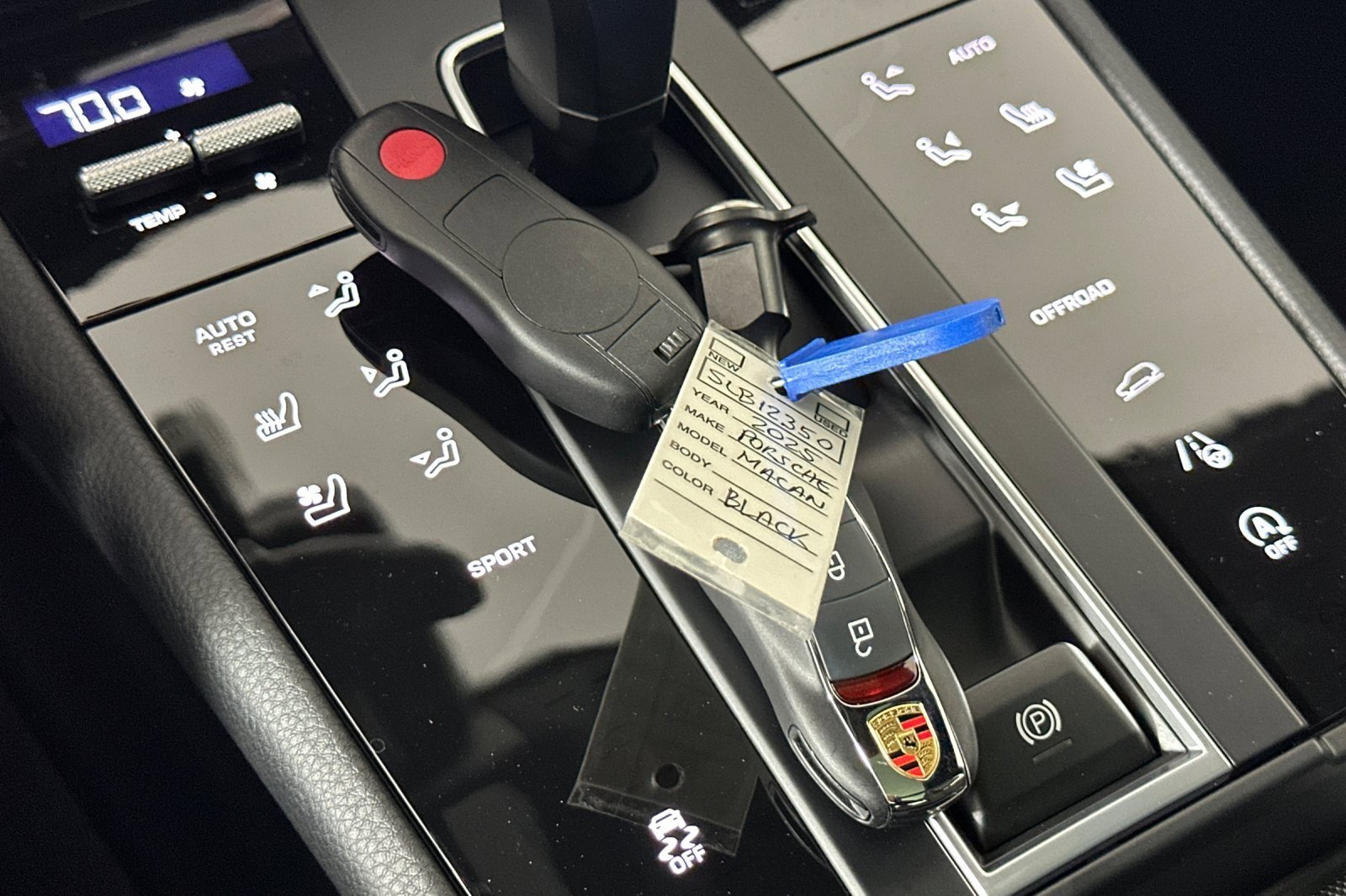 Used 2025 Porsche Macan w/ Premium Package Plus image 24