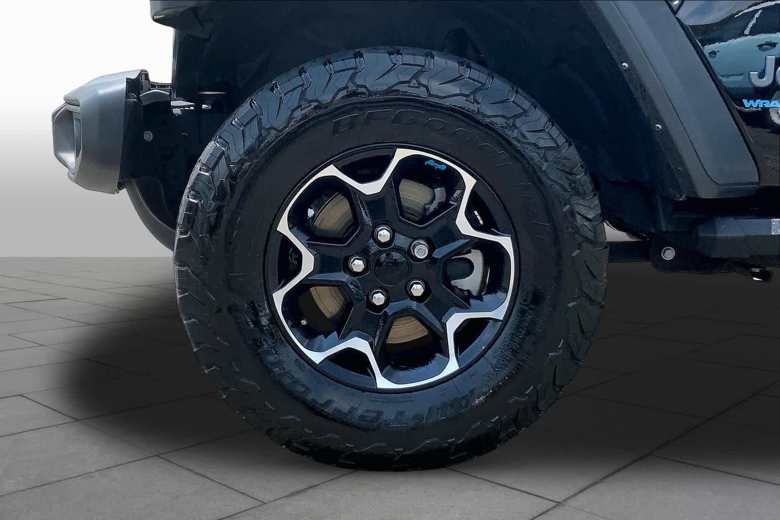 Used 2023 Jeep Wrangler Unlimited Rubicon 4xe w/ Cold Weather Group AWD/4WD image 11