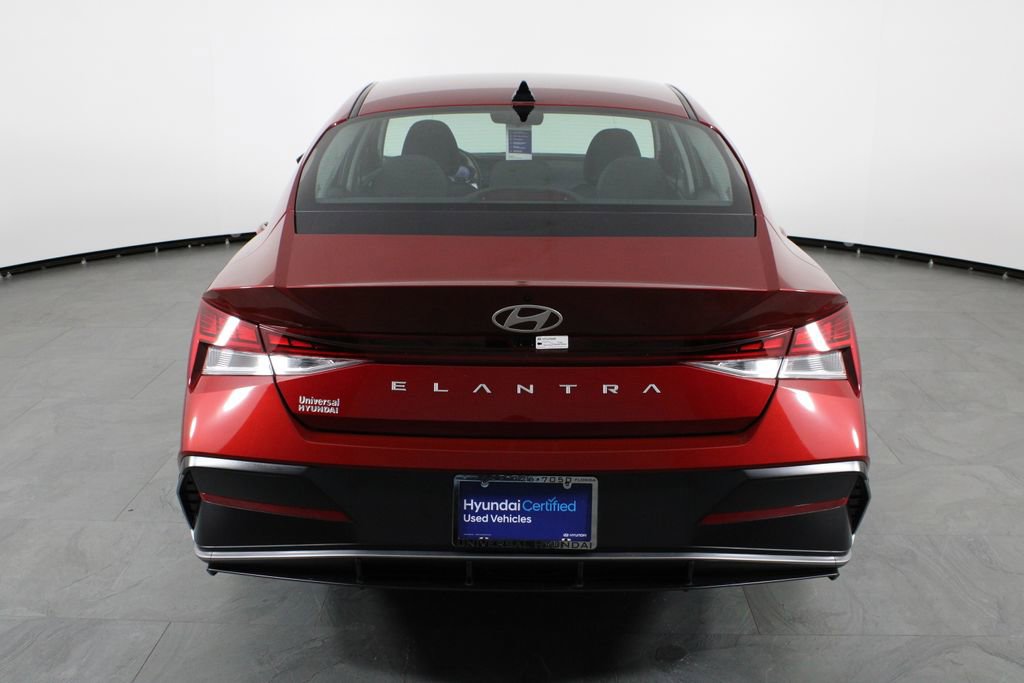 Certified 2025 Hyundai Elantra SEL image 9