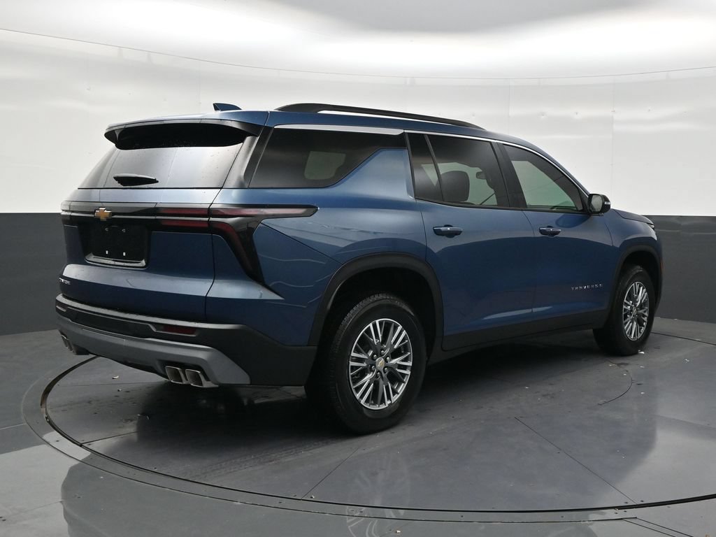 Used 2026 Chevrolet Traverse LT FWD image 5