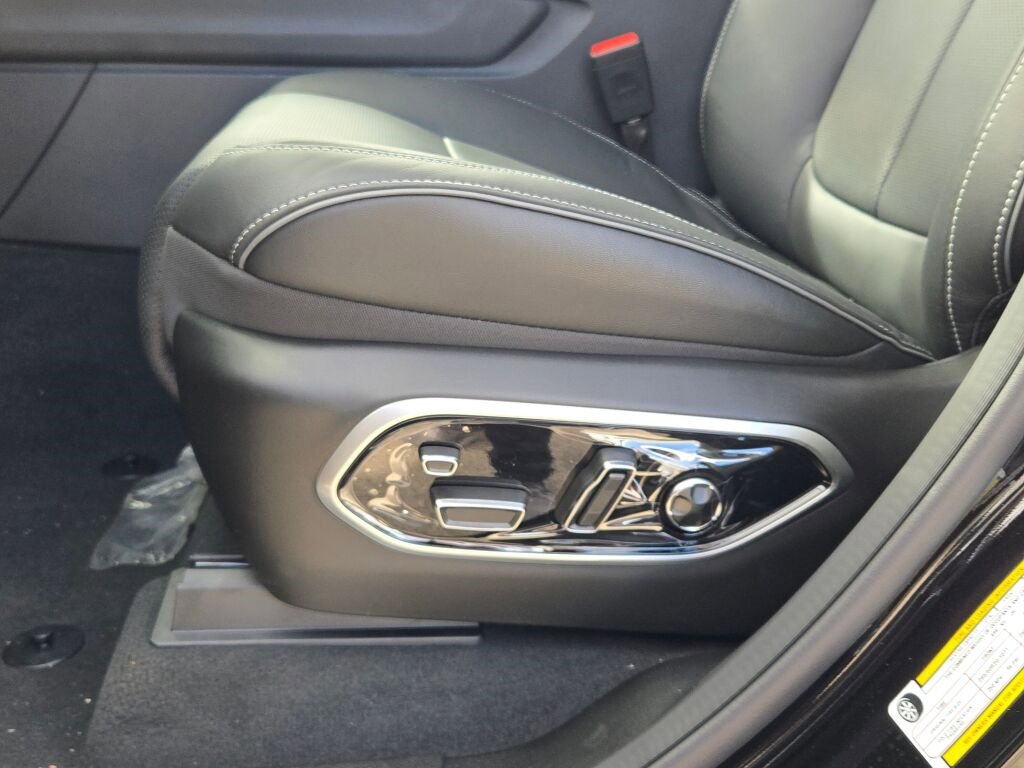 New 2025 Jeep Grand Cherokee L Overland w/ Luxury Tech Group IV image 27