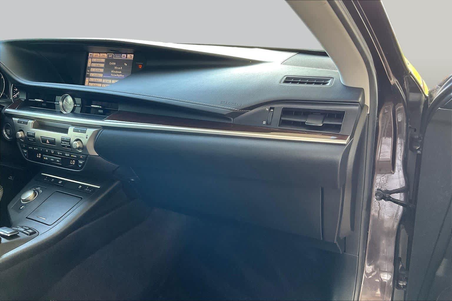 Used 2014 Lexus ES 350 w/ Luxury Package FWD image 16