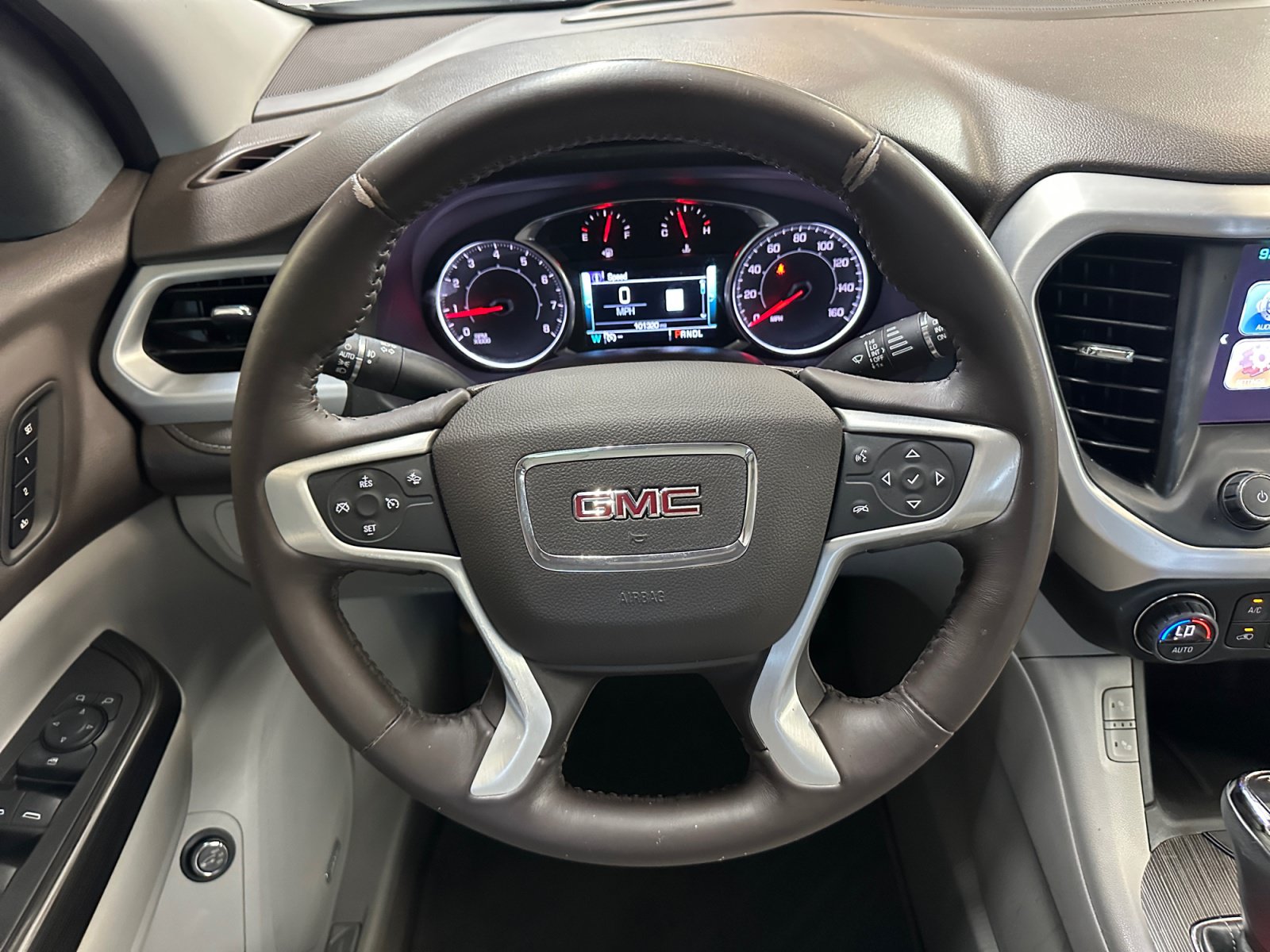 Used 2017 GMC Acadia SLT FWD image 13