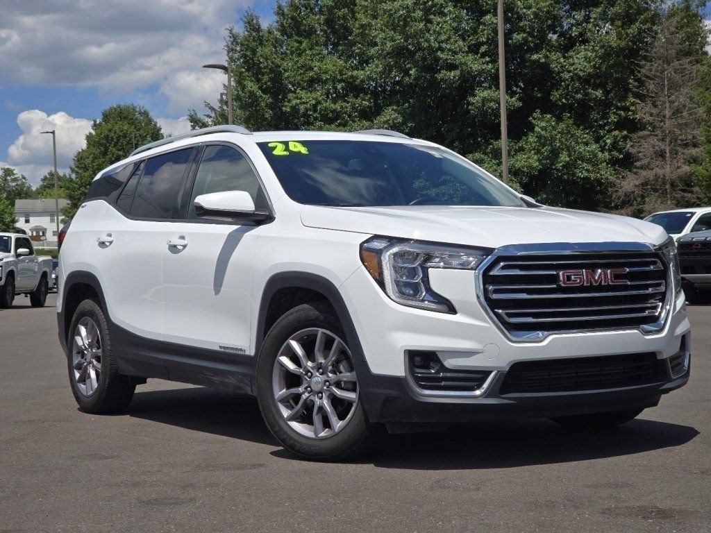 Used 2024 GMC Terrain SLT FWD image 2