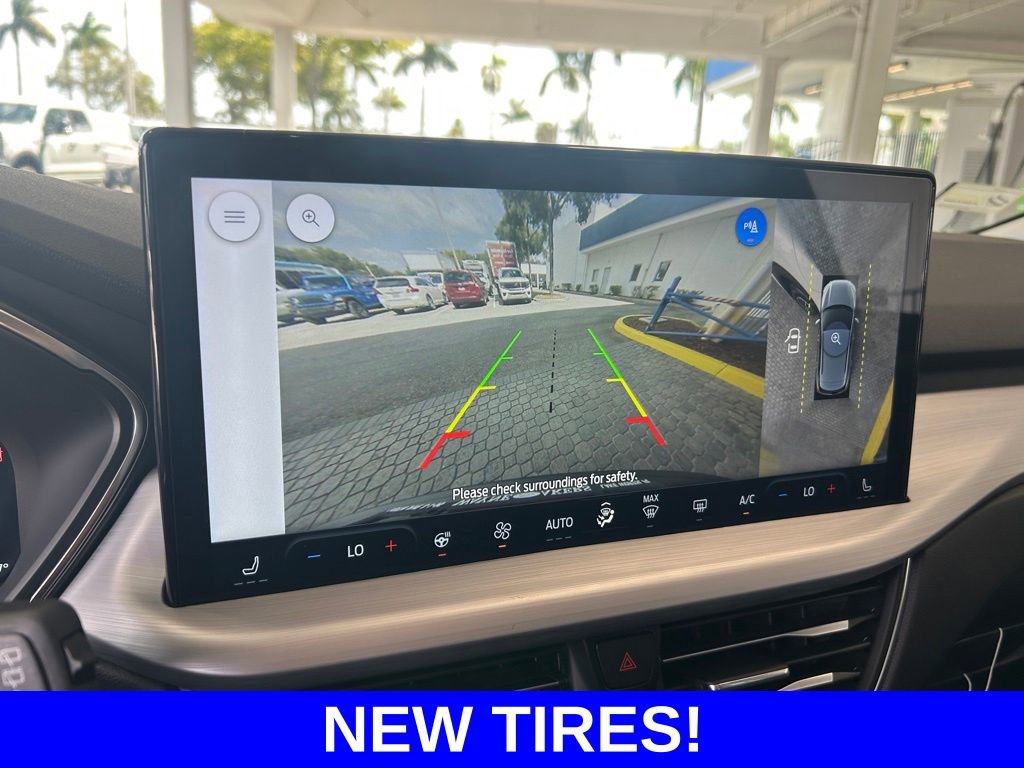 Certified 2024 Ford Escape SE w/ PHEV Premium Package FWD image 14