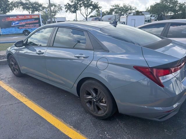 Used 2021 Hyundai Elantra SEL FWD image 3