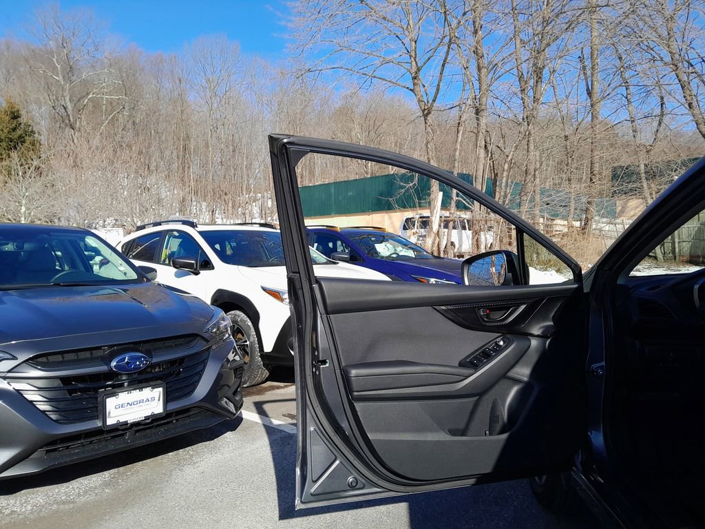 Used 2022 Subaru Crosstrek 2.0i Premium w/ Moonroof Package image 9