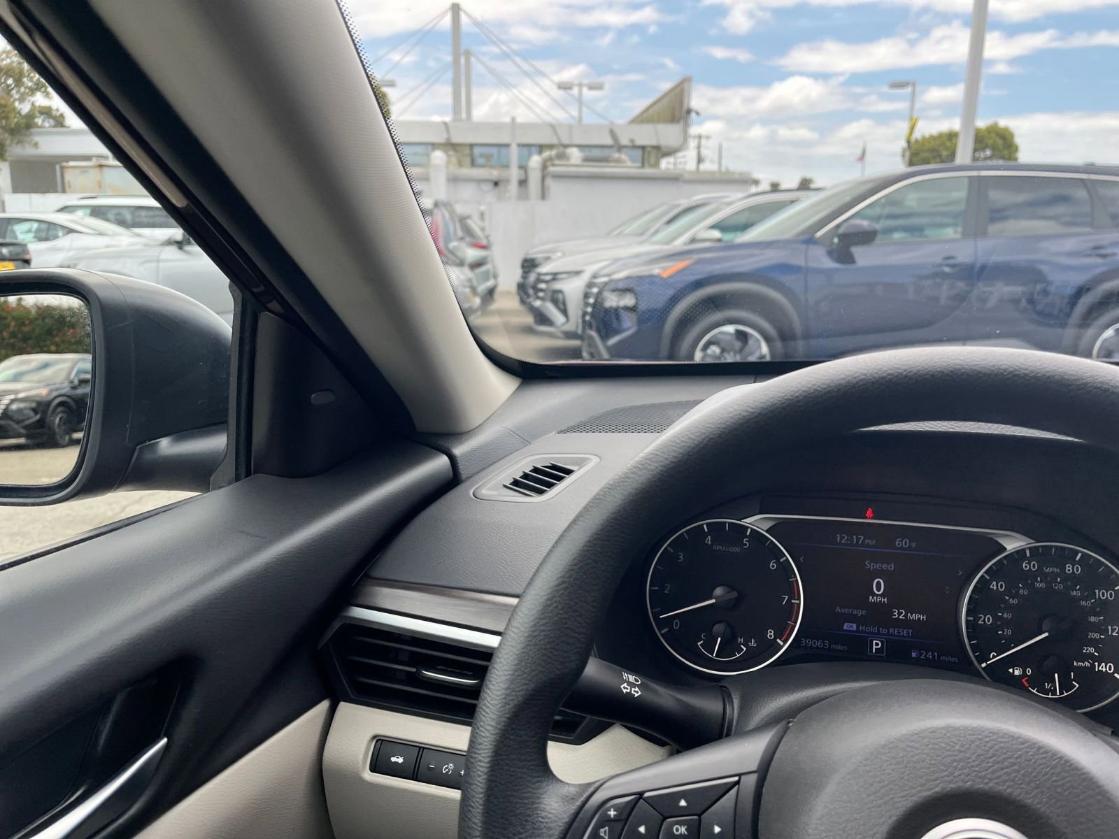 Used 2025 Nissan Altima 2.5 SV FWD image 35