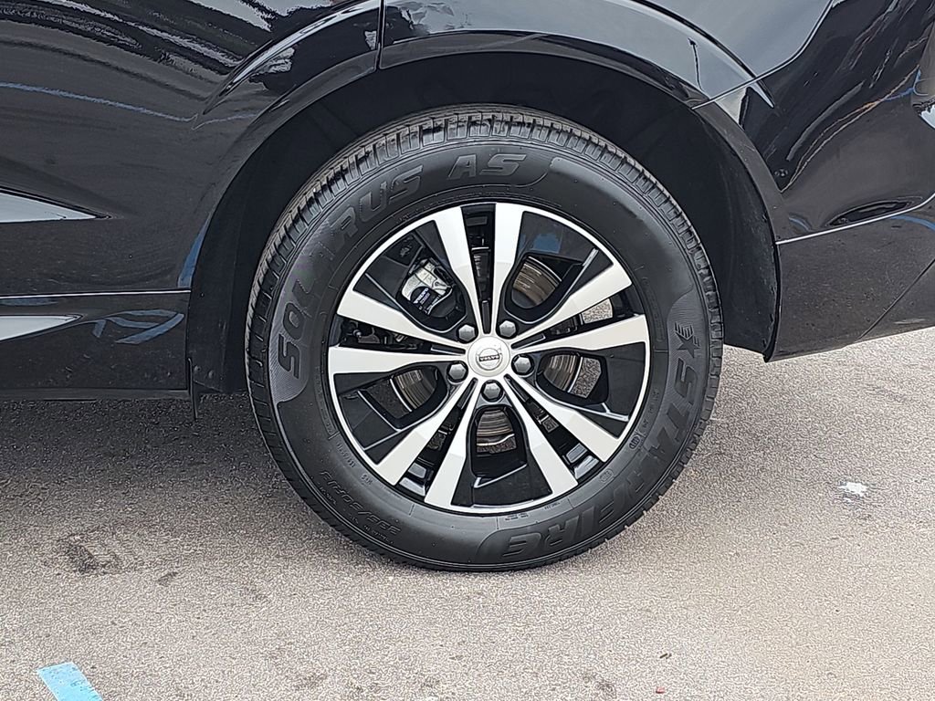 Used 2025 Volvo XC60 B5 Core image 37