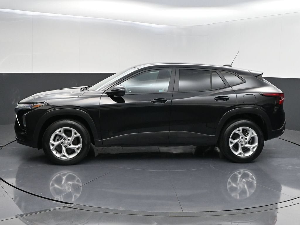 Certified 2025 Chevrolet Trax LS w/ LS Convenience Package FWD image 4