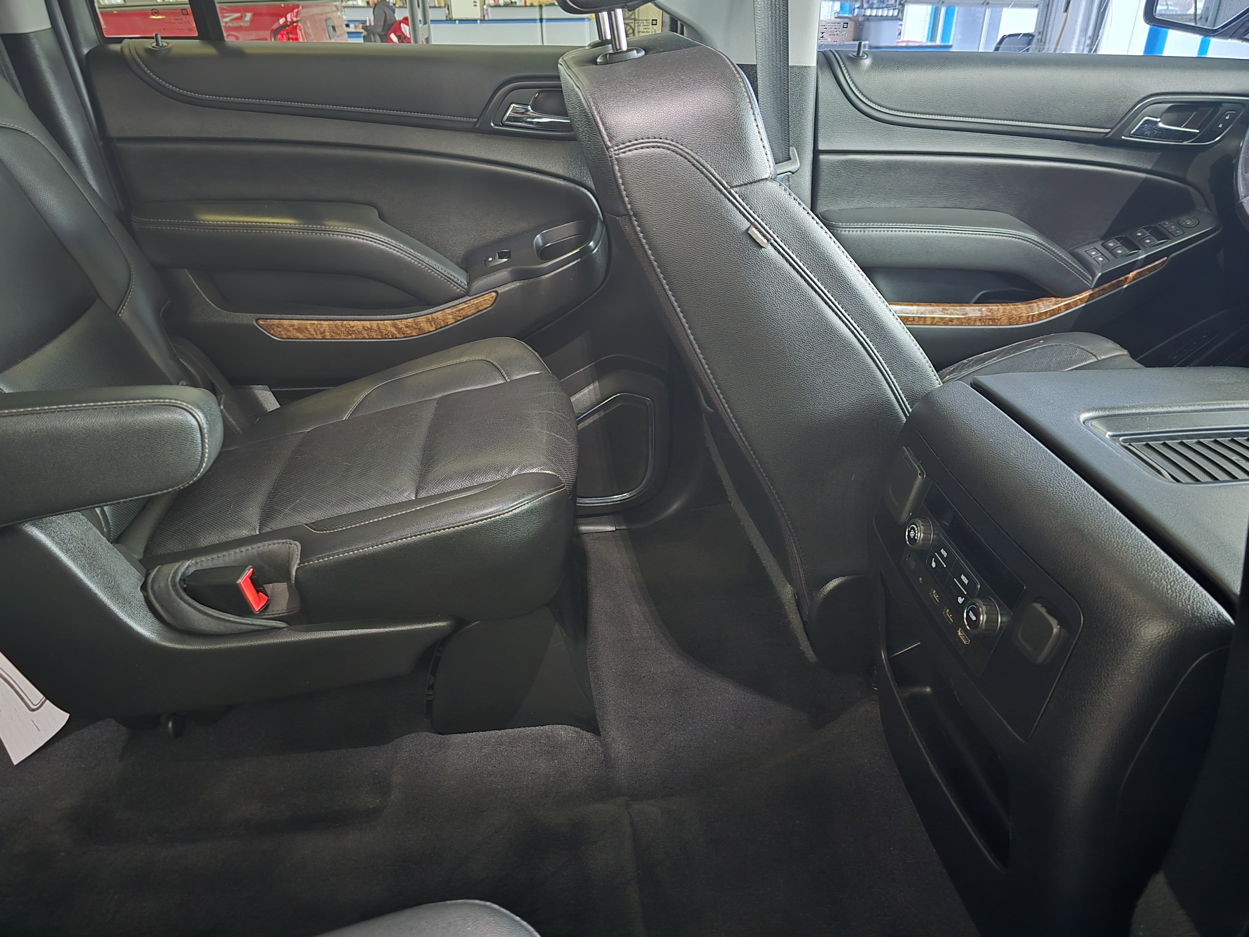 Used 2019 Chevrolet Suburban Premier image 25
