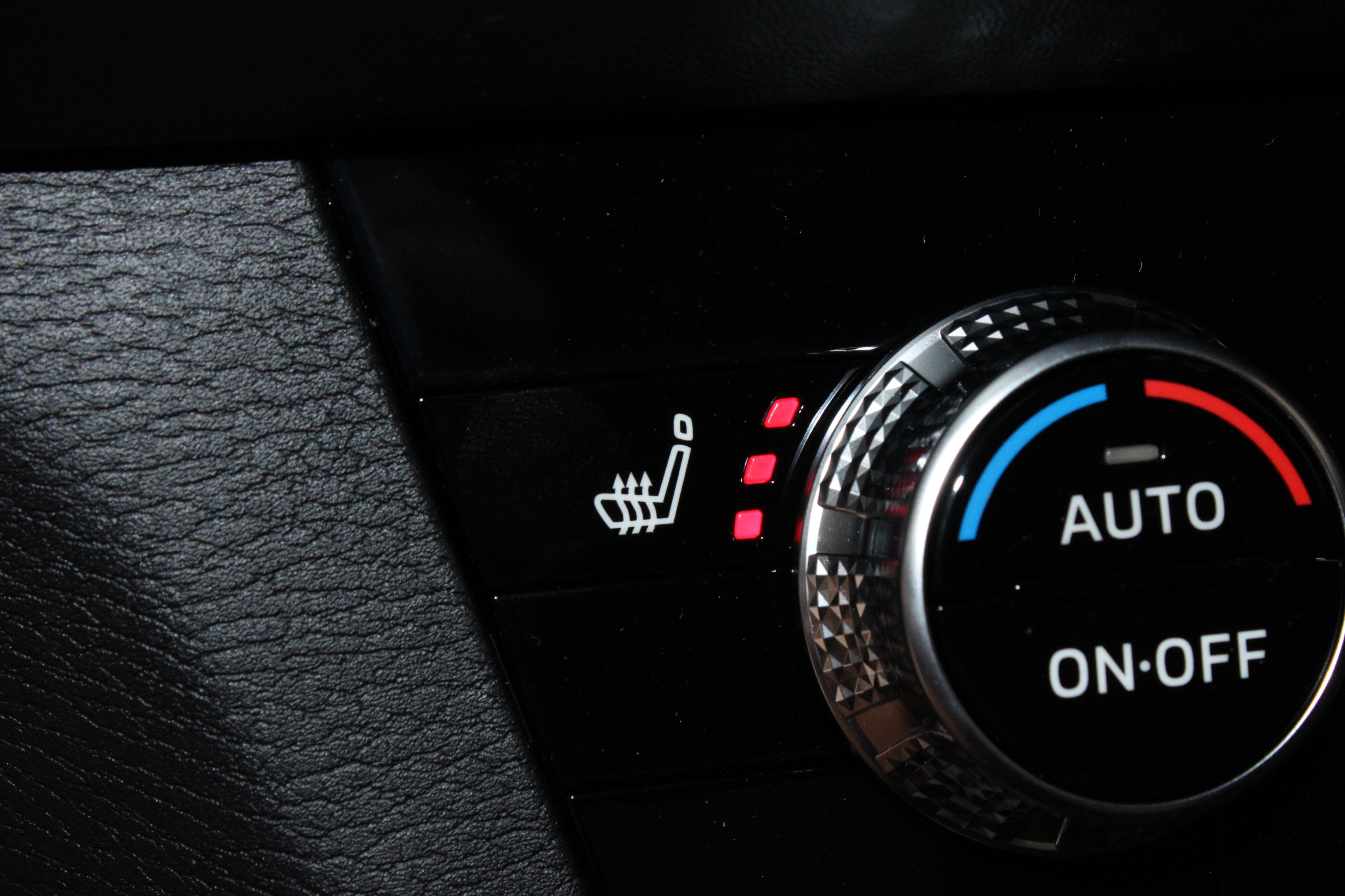 New 2025 Mitsubishi Outlander SE image 23