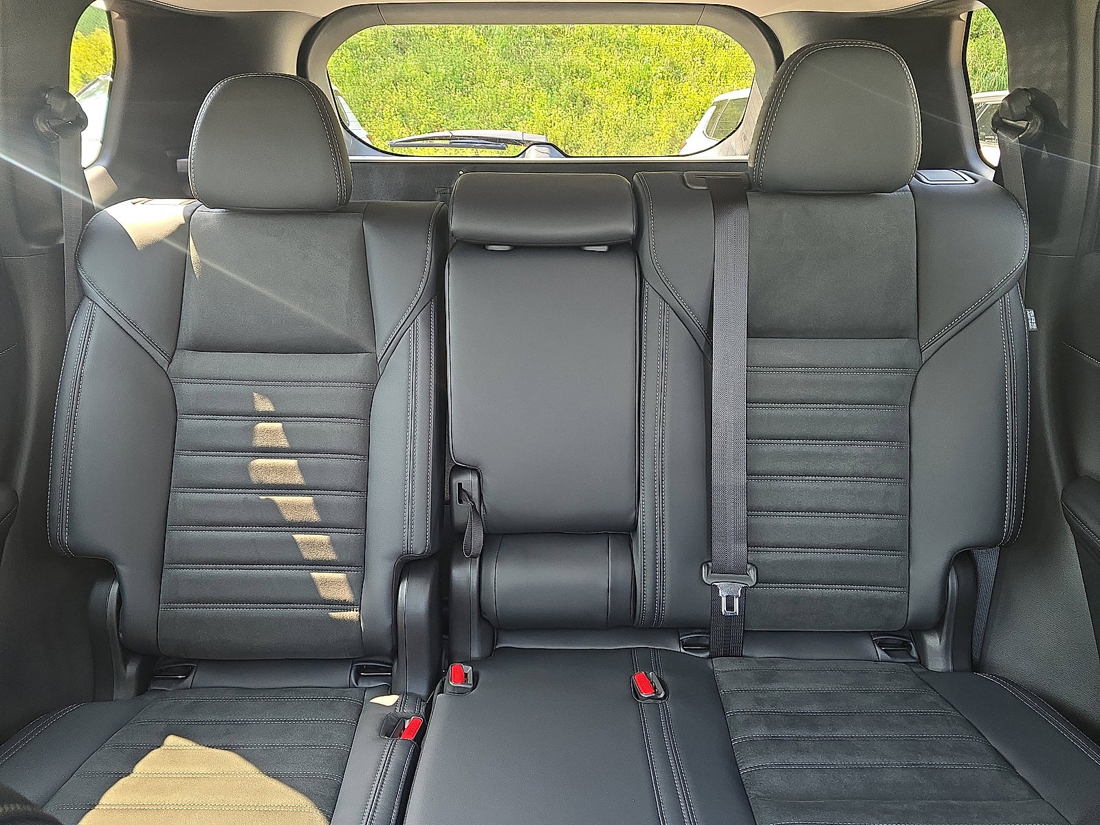 New 2025 Mitsubishi Outlander SE image 24