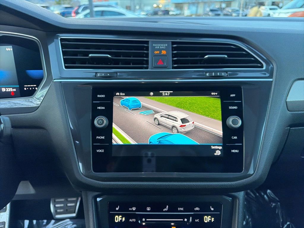 Certified 2022 Volkswagen Tiguan SE R-Line image 20