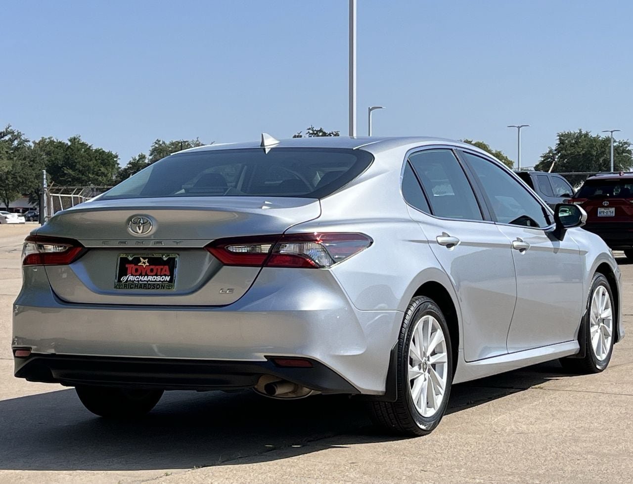 Used 2021 Toyota Camry LE FWD image 4
