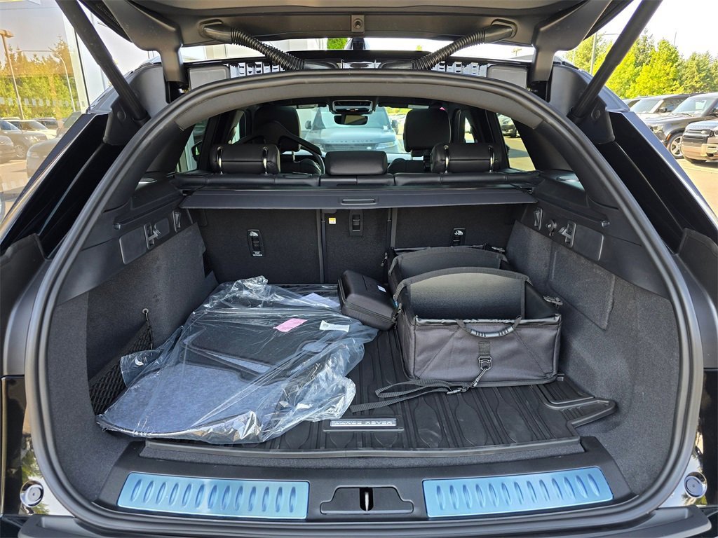 New 2026 Land Rover Range Rover Velar Dynamic SE image 27