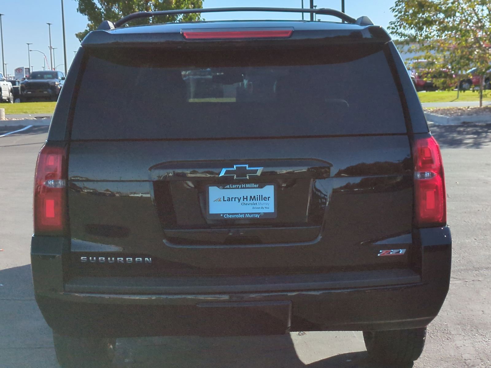 Used 2018 Chevrolet Suburban LT w/ Luxury Package image 5