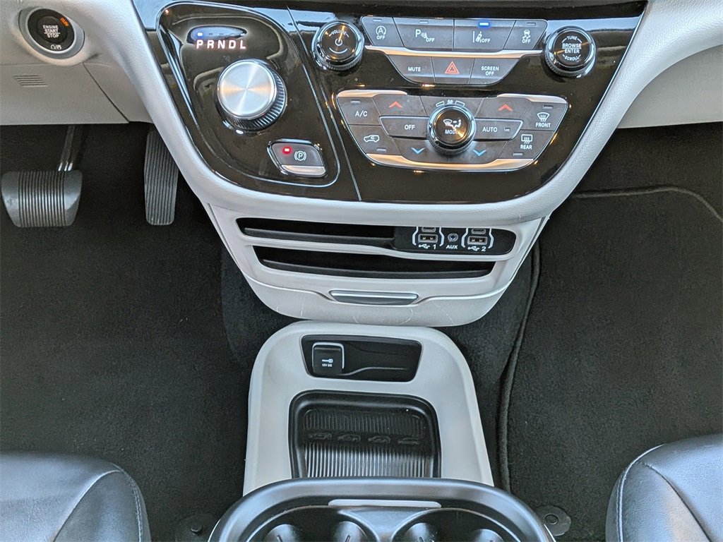 Used 2024 Chrysler Pacifica Touring-L image 19