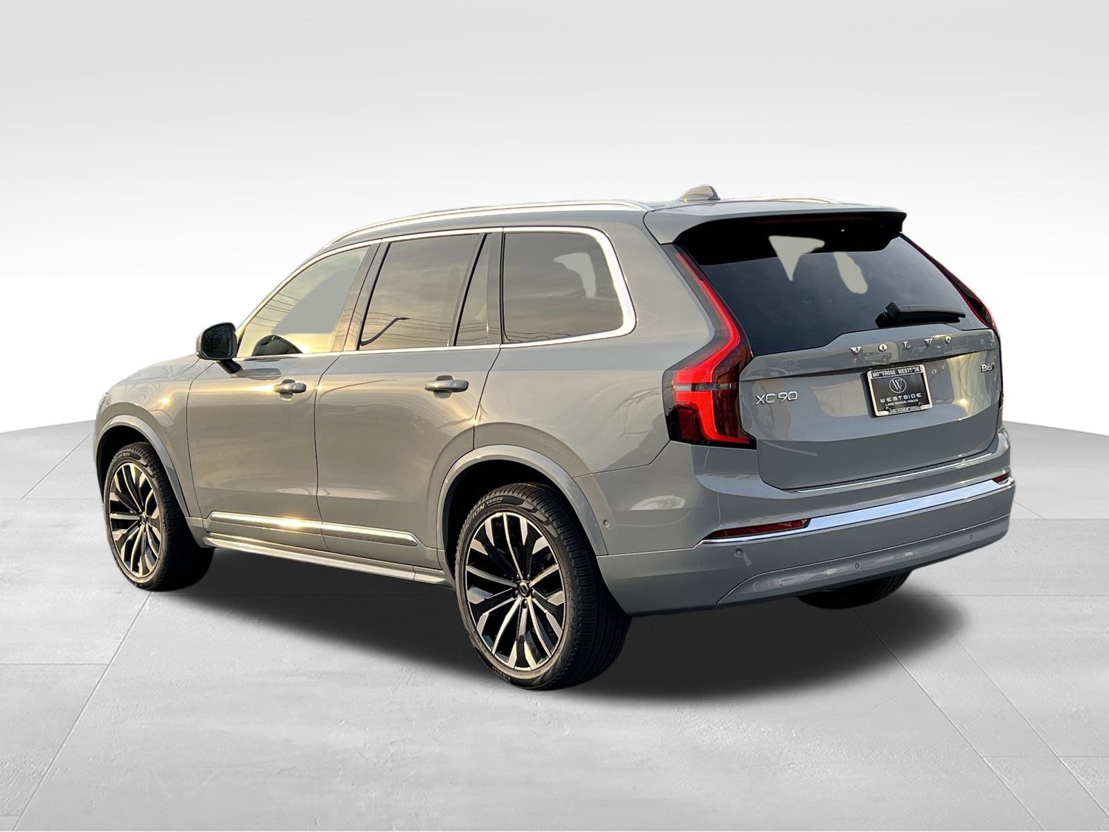 New 2026 Volvo XC90 B6 Plus w/ Protection Package Premier AWD/4WD image 3
