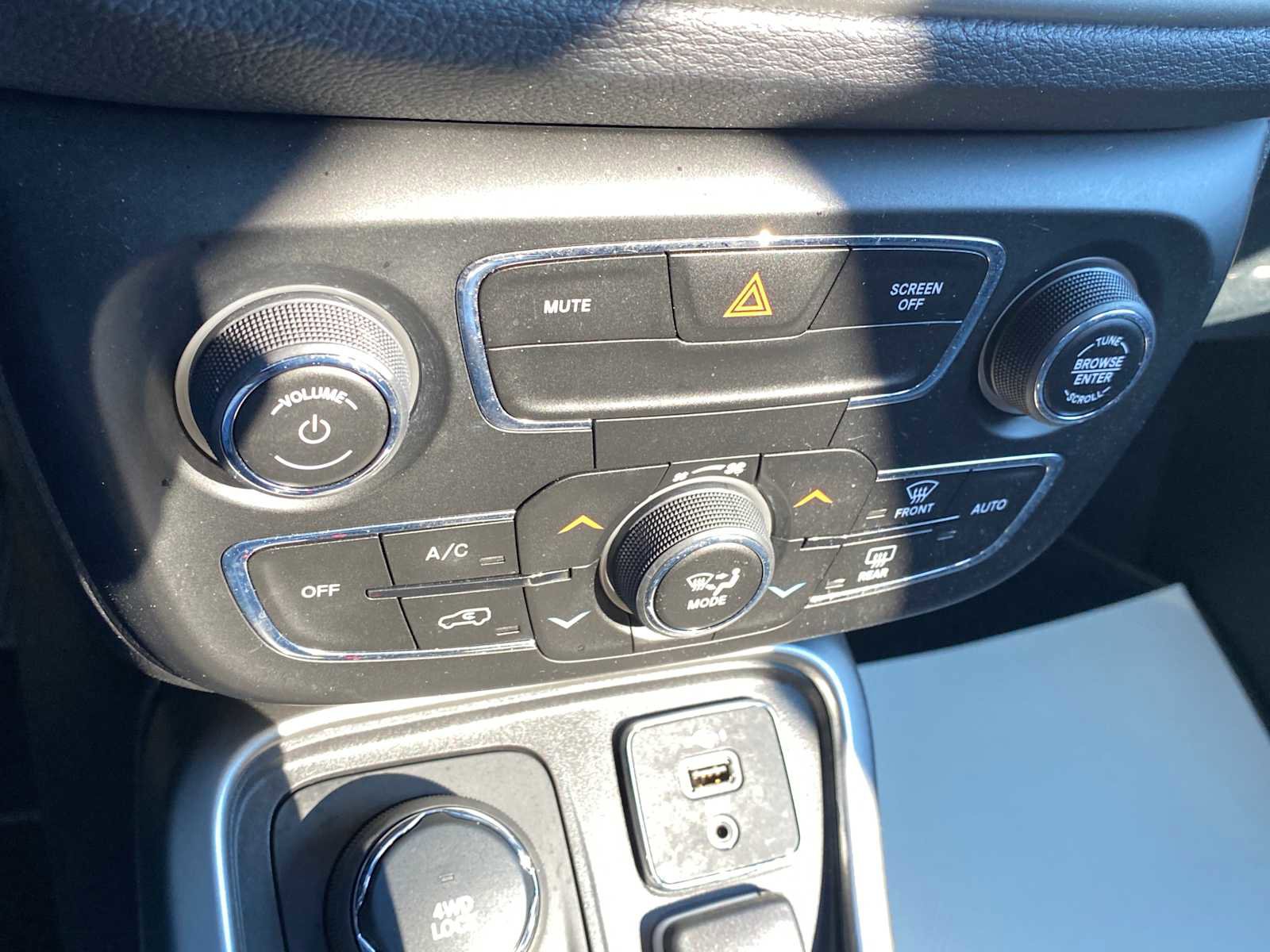 Used 2021 Jeep Compass Latitude AWD/4WD image 29