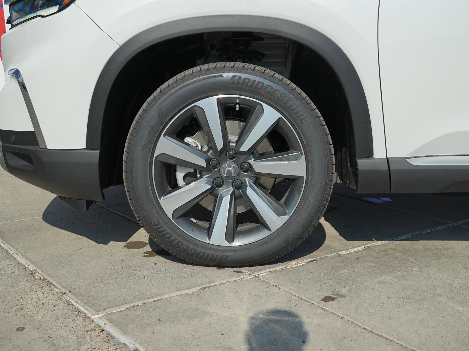 New 2025 Honda Pilot Touring image 12