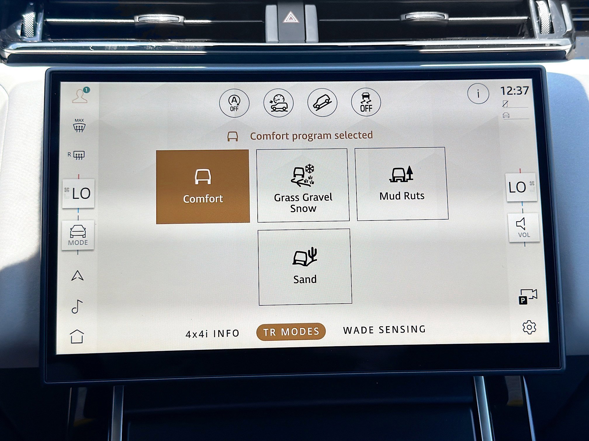 New 2026 Land Rover Range Rover Velar Belgravia AWD/4WD image 44
