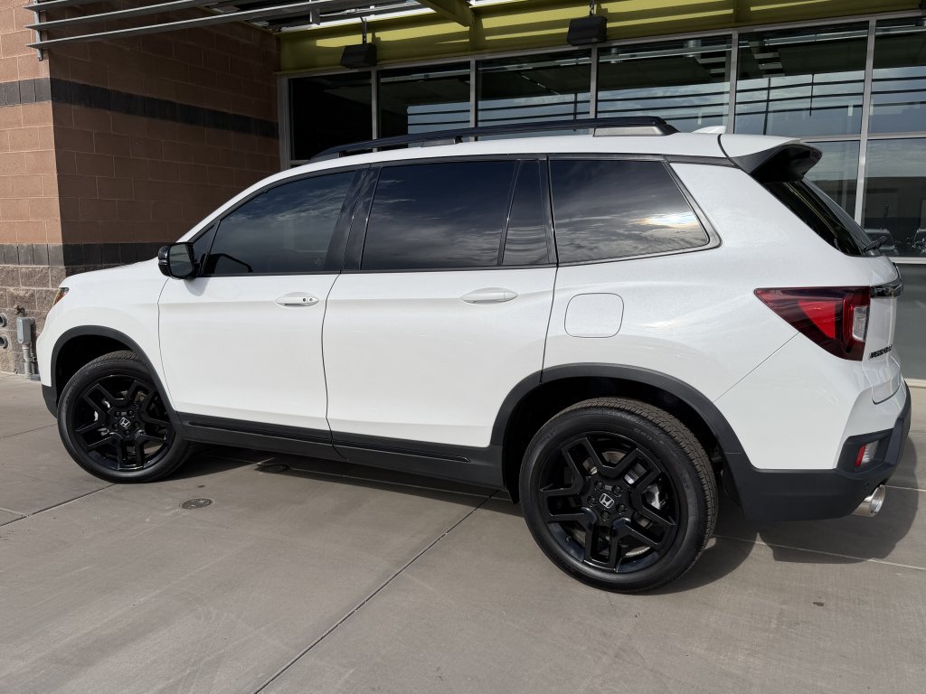 Used 2025 Honda Passport Black Edition image 5