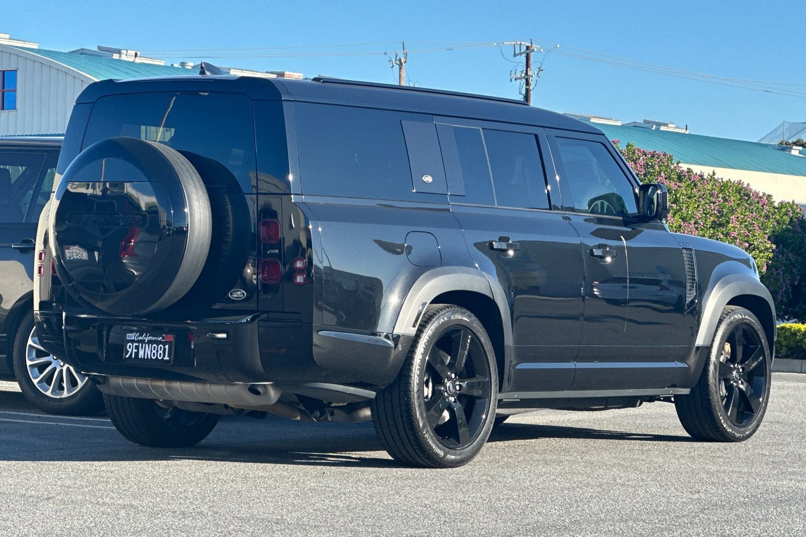 Used 2023 Land Rover Defender 130 X-Dynamic SE image 5