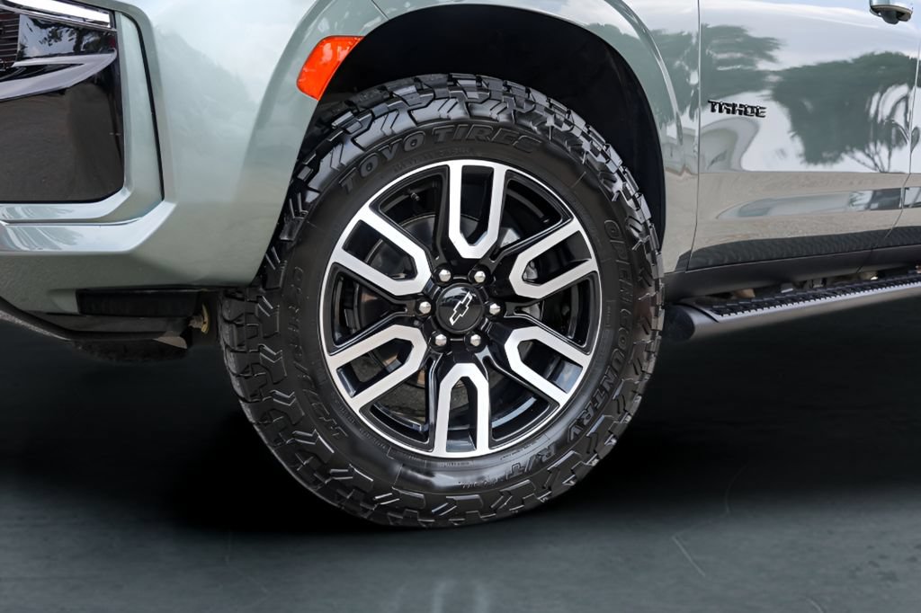 Used 2023 Chevrolet Tahoe Z71 w/ Luxury Package AWD/4WD image 4