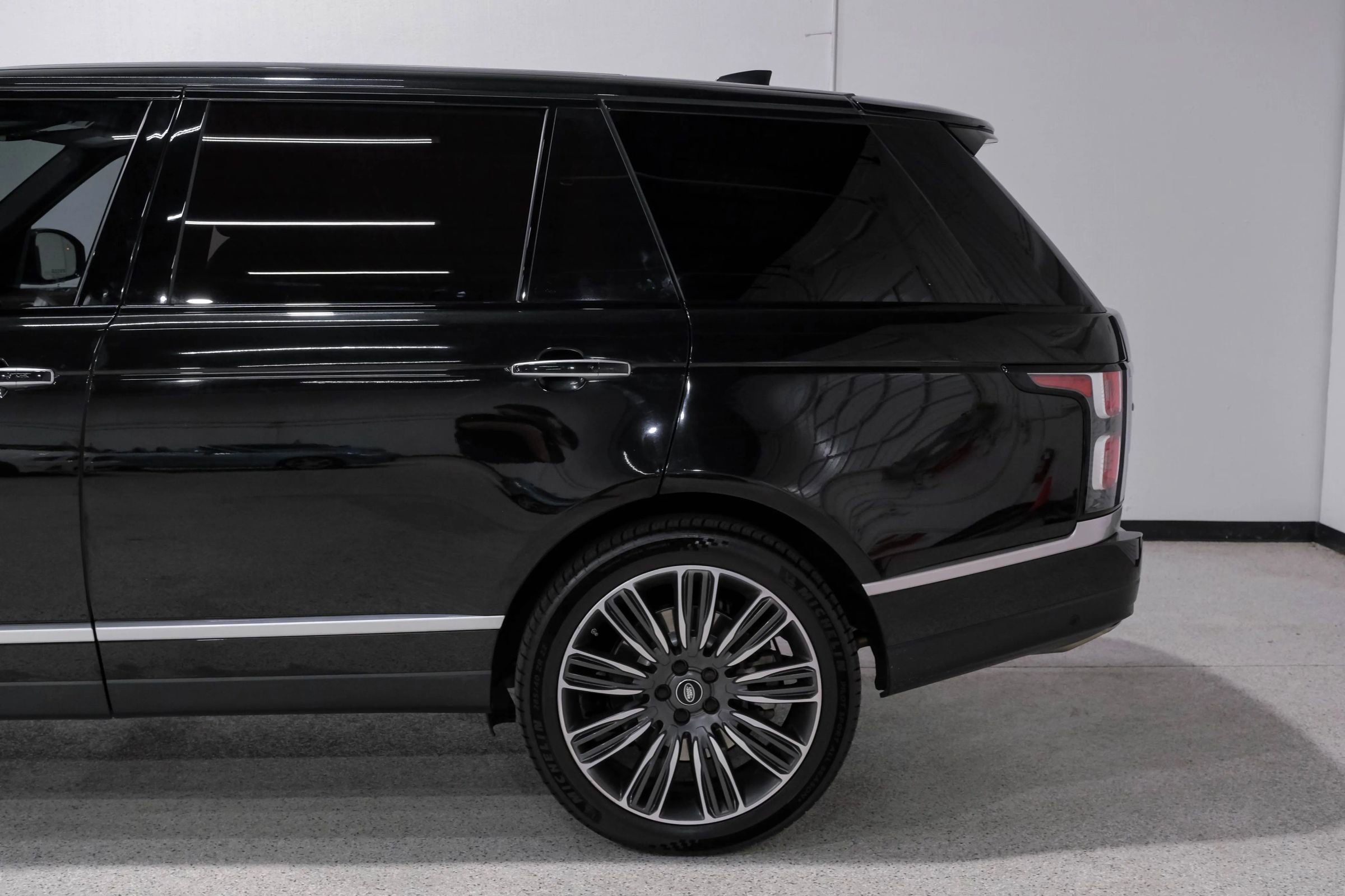 Used 2019 Land Rover Range Rover Long Wheelbase Autobiography image 11