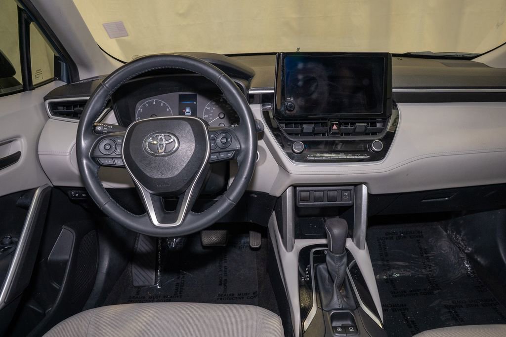 Used 2023 Toyota Corolla Cross LE image 2