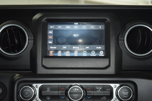 Used 2018 Jeep Wrangler Unlimited Sahara image 32