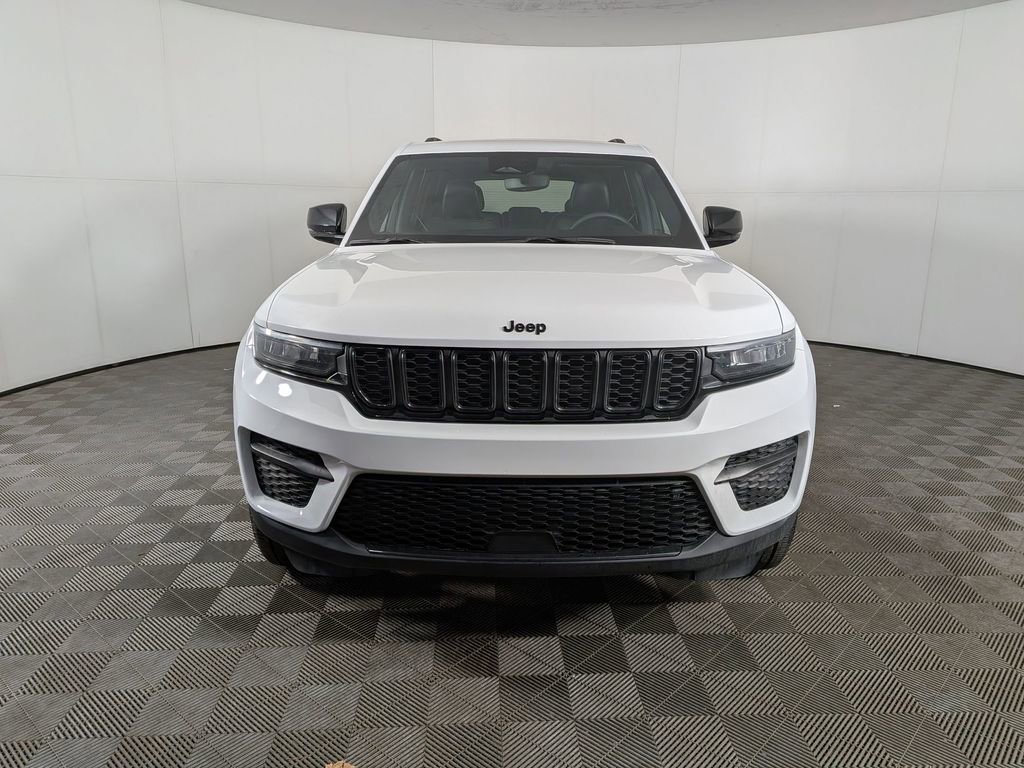 Certified 2024 Jeep Grand Cherokee Altitude image 8