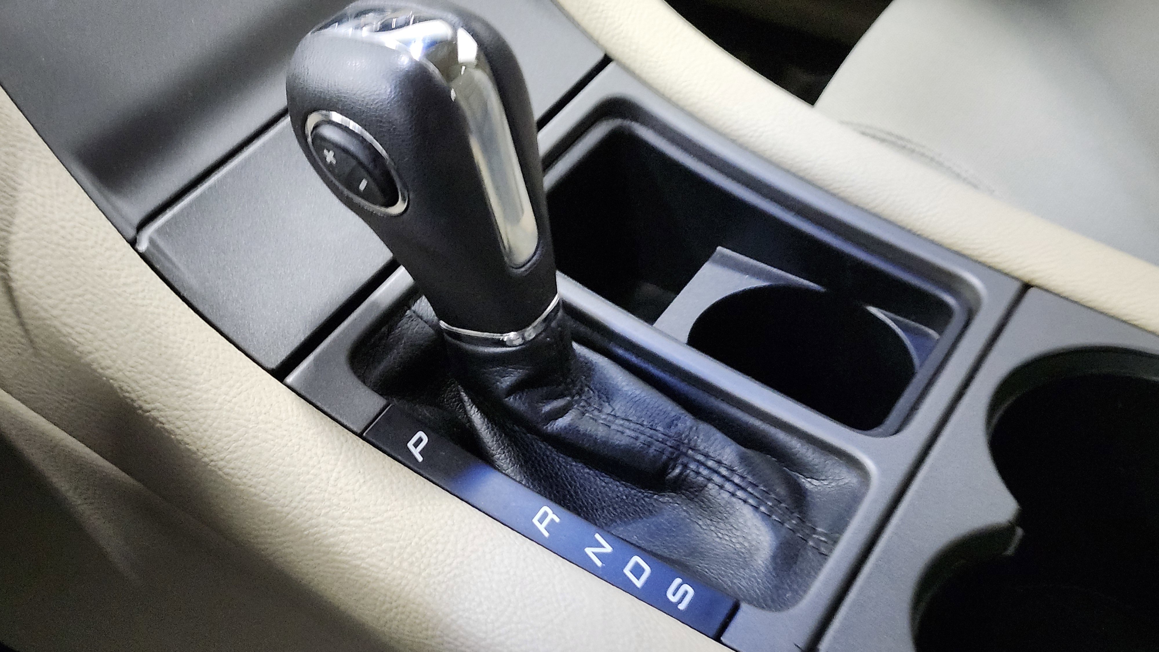 Used 2016 Ford Taurus SE image 7