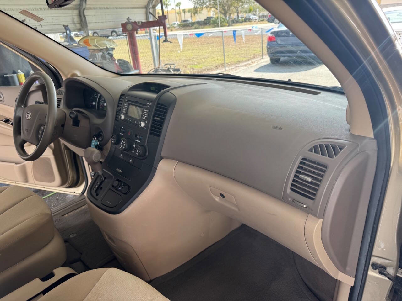 Used 2010 Kia Sedona LX w/ PWR Pkg image 14