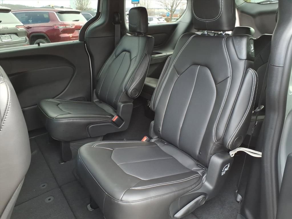 New 2026 Chrysler Voyager LX FWD image 9