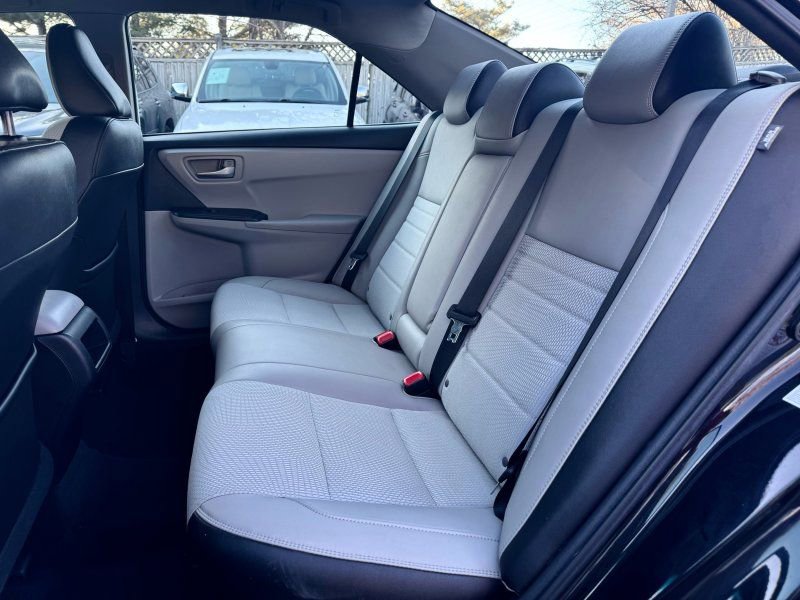 Used 2017 Toyota Camry SE image 17