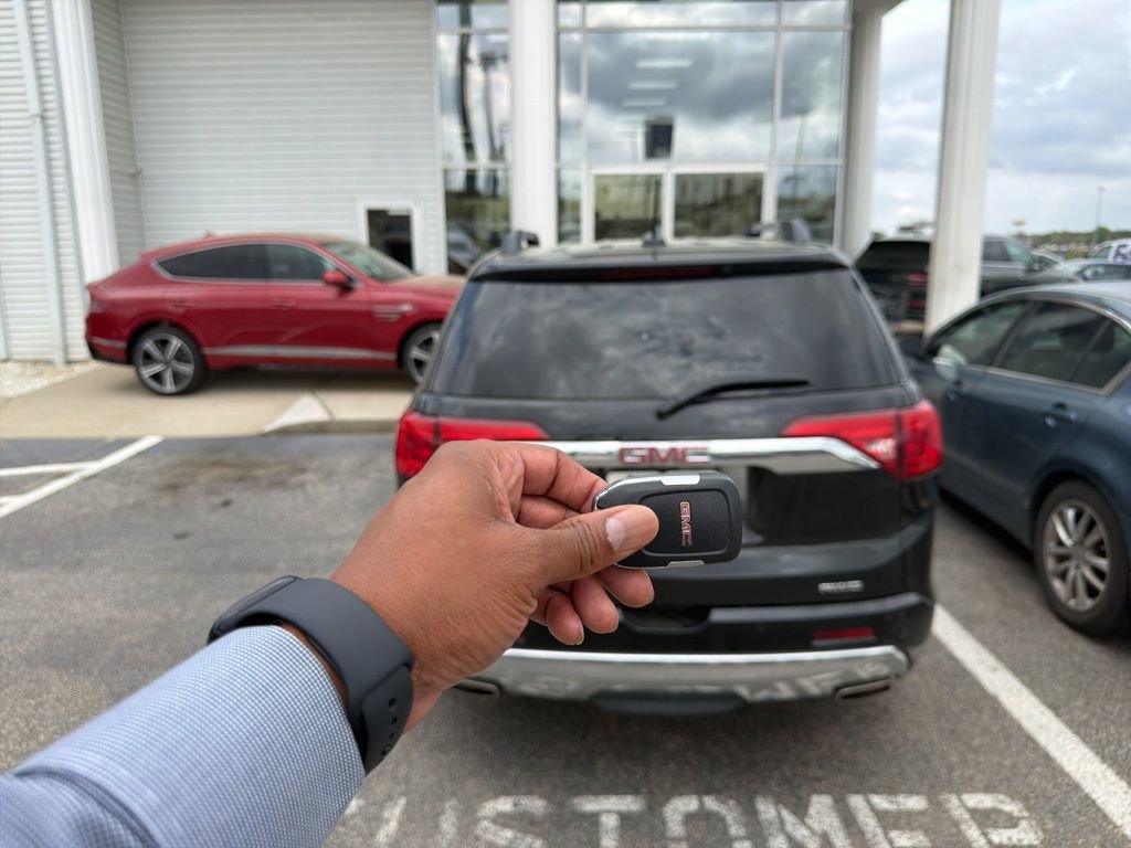 Used 2017 GMC Acadia Denali w/ Technology Package image 4