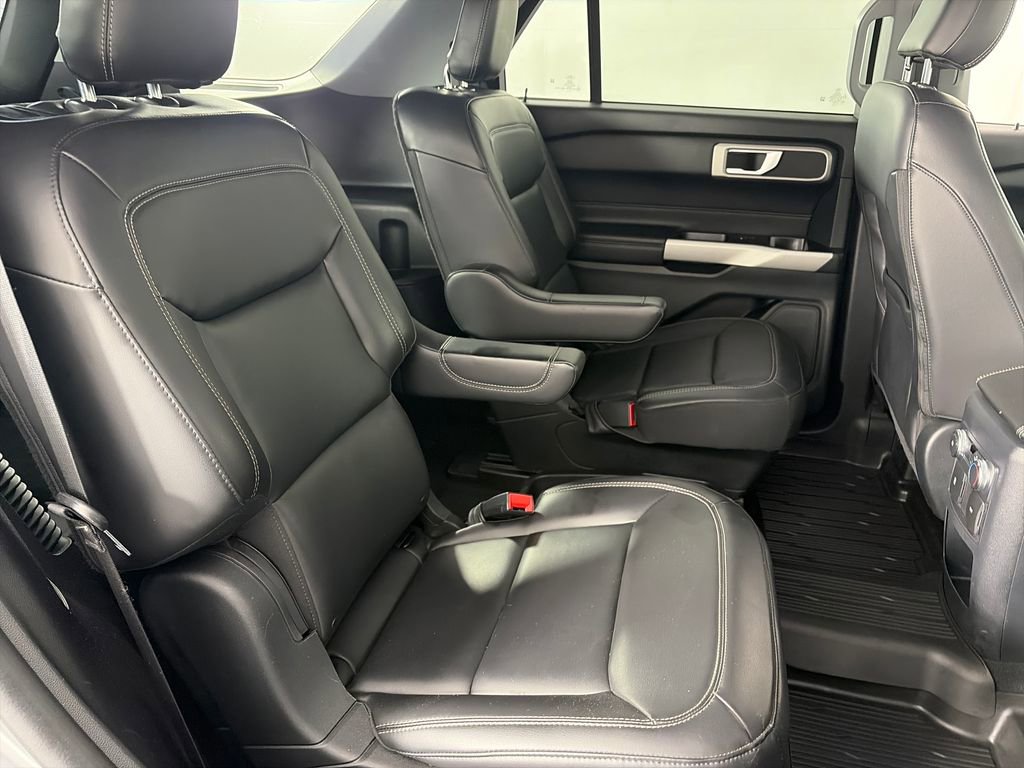 Certified 2021 Ford Explorer XLT w/ Equipment Group 202A AWD/4WD image 29