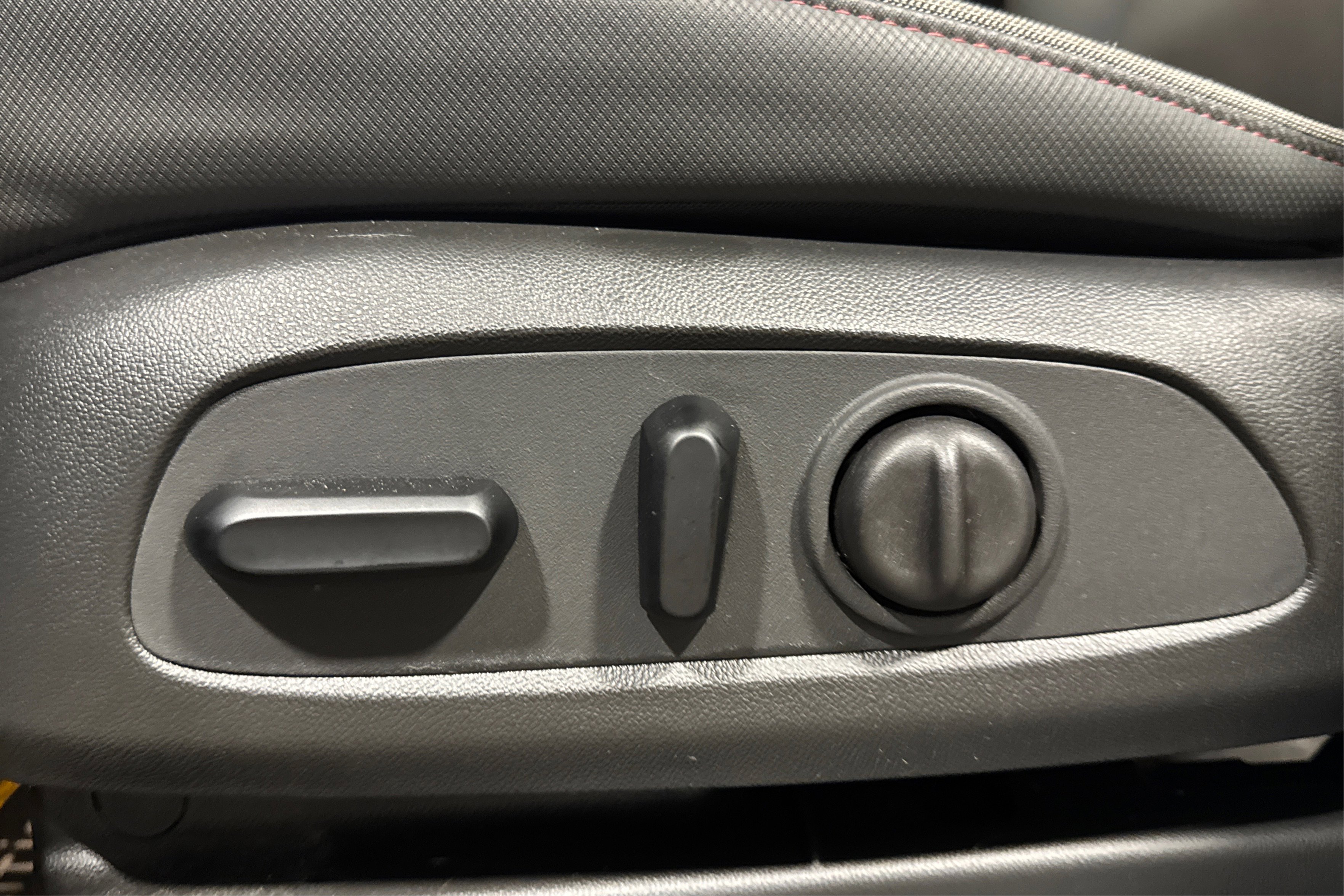 Used 2023 Chevrolet TrailBlazer RS w/ Sun and Liftgate Package AWD/4WD image 18