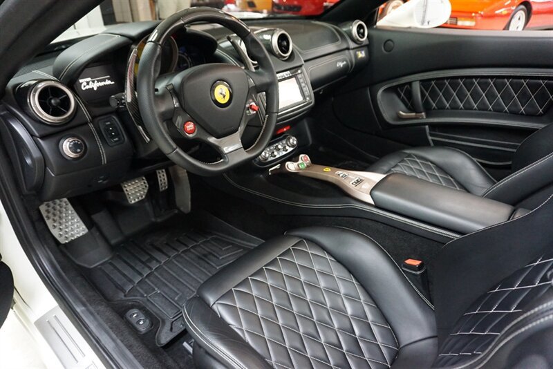 Used 2014 Ferrari California RWD image 2