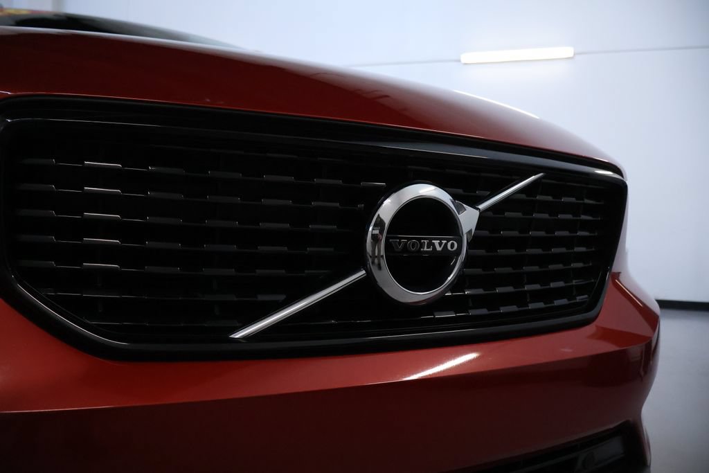 Used 2020 Volvo XC40 T5 R-Design AWD/4WD image 9