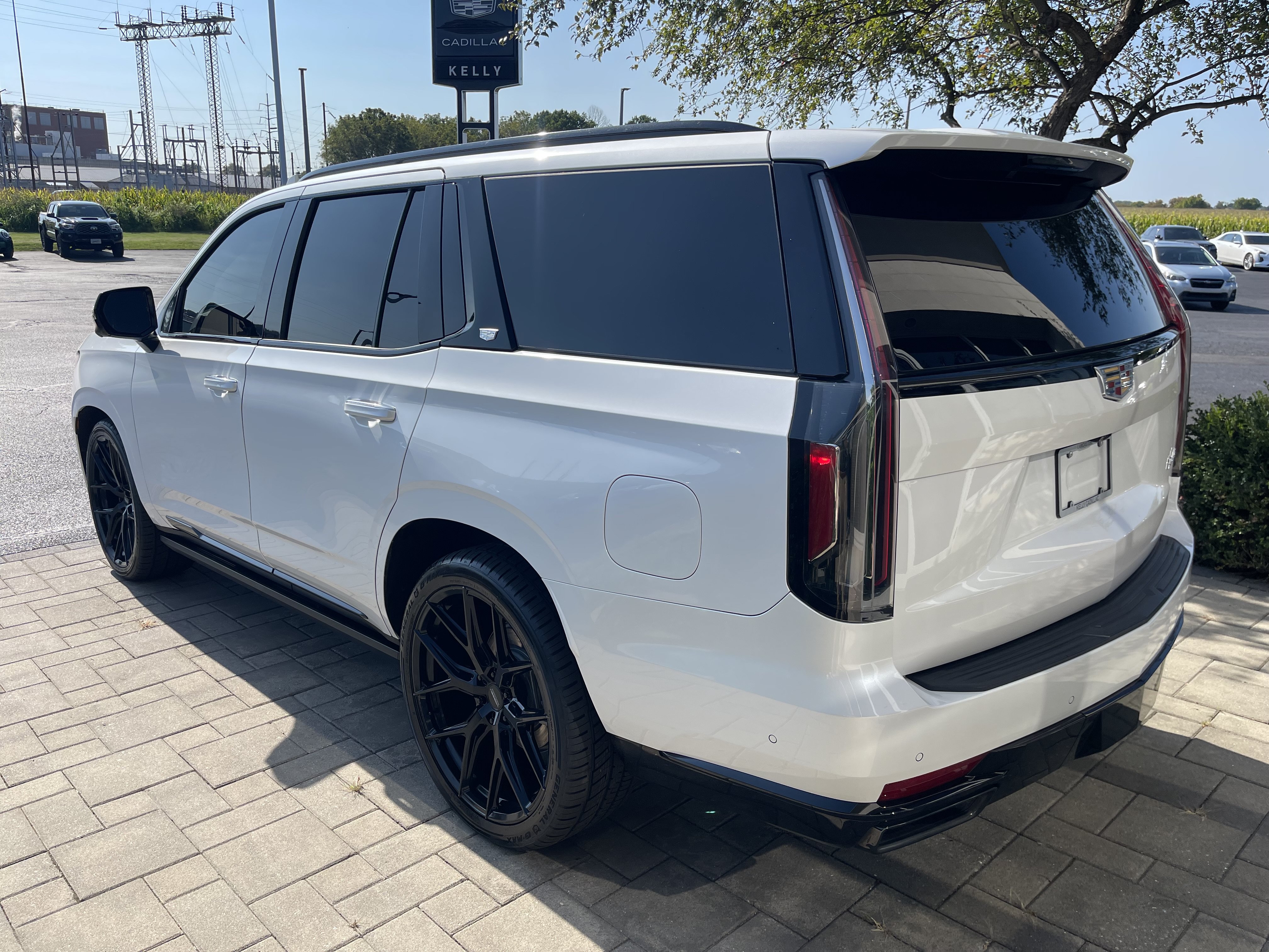 Used 2023 Cadillac Escalade Premium Luxury Platinum AWD/4WD image 6
