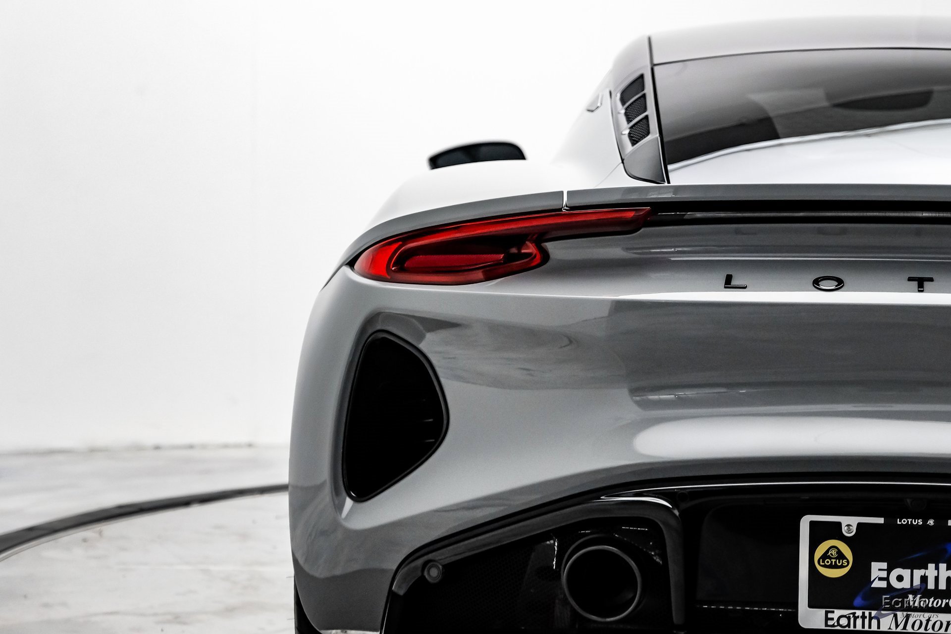 Used 2024 Lotus Emira First Edition image 13