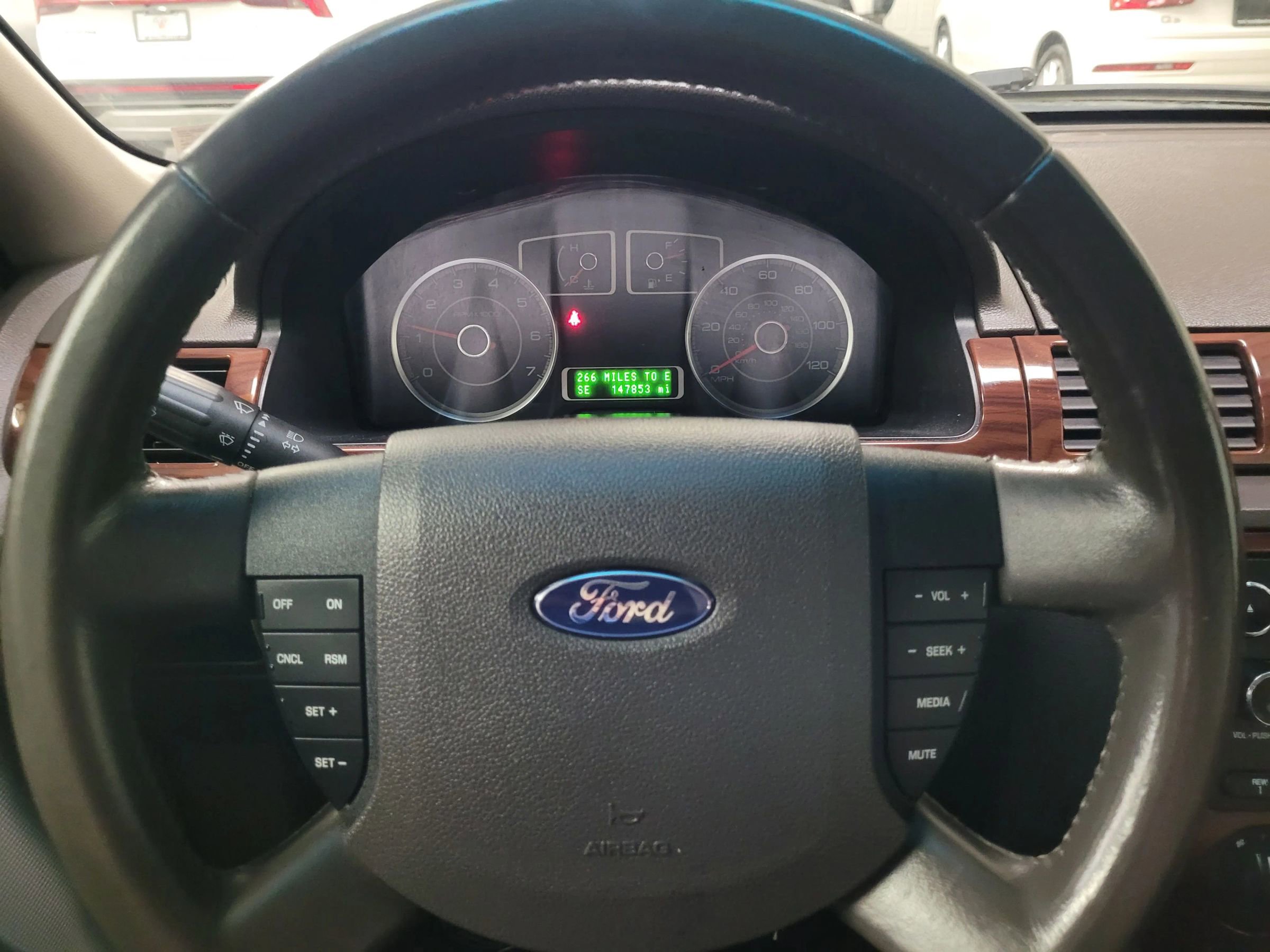 Used 2008 Ford Taurus SEL image 28