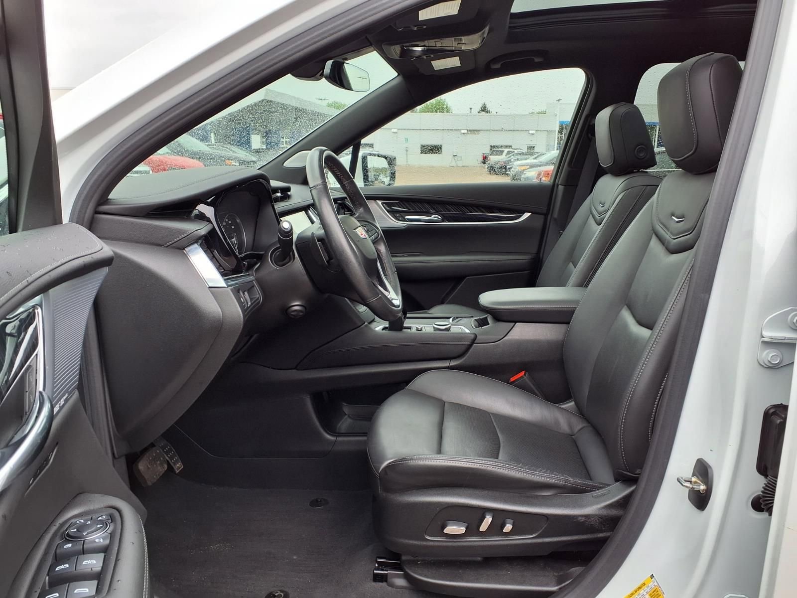 Used 2023 Cadillac XT6 Premium Luxury AWD/4WD image 16