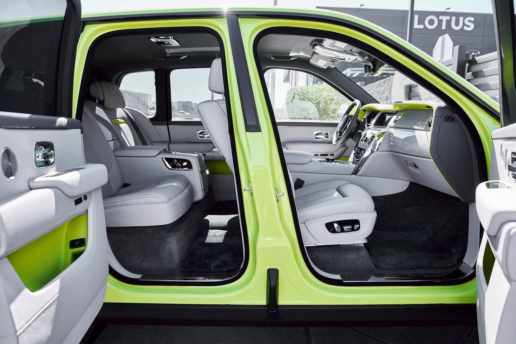 Used 2024 Rolls-Royce Cullinan image 31